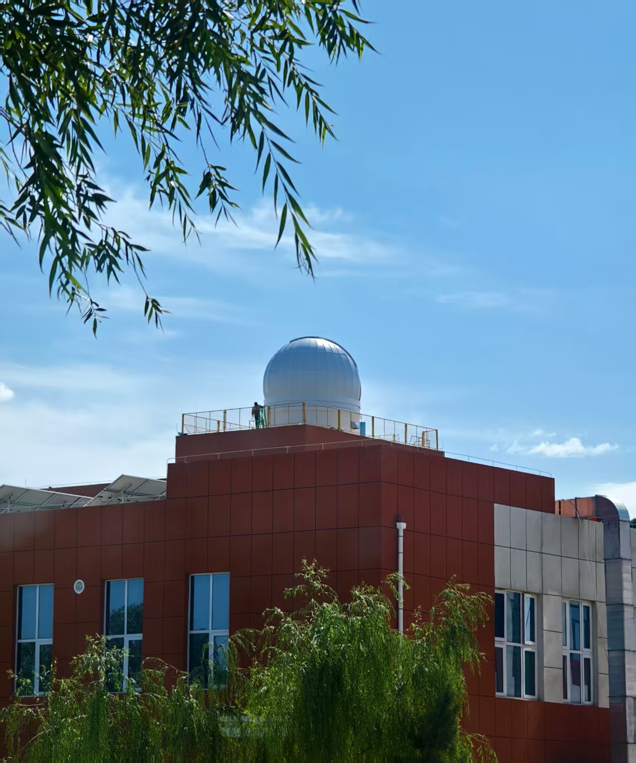 吴忠罗山中学5.5米随动式圆顶项目案例